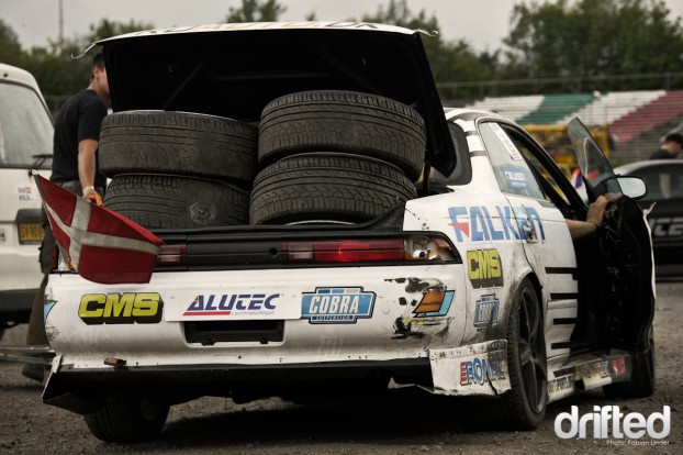 Falken driver Niels Becker preparing his monster for the race