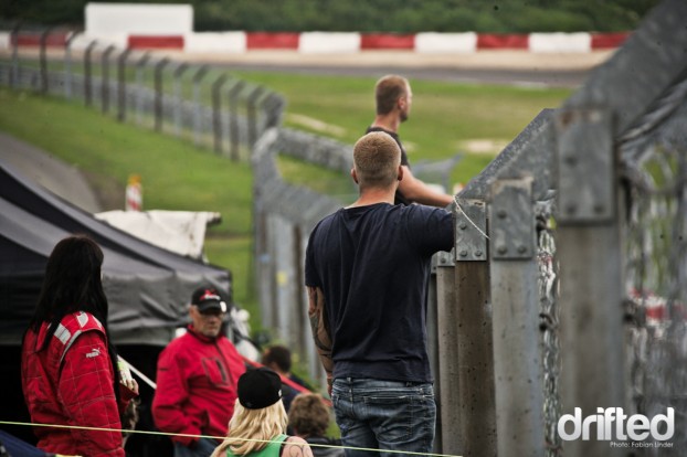 Our danish guests loved to be as close a possible to the track, so they climbed the fence