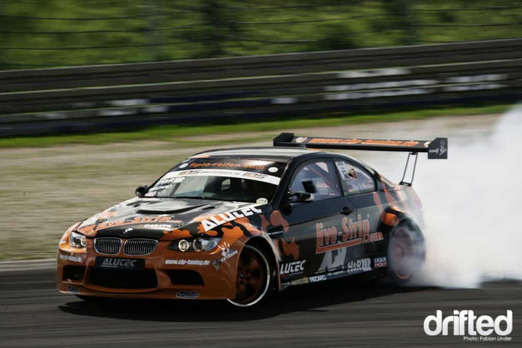 "The Monster" showed it&acute;s striking power by the V8 under the bonnet. Alex had a spin in great-eight, so Tobias Welti ascended