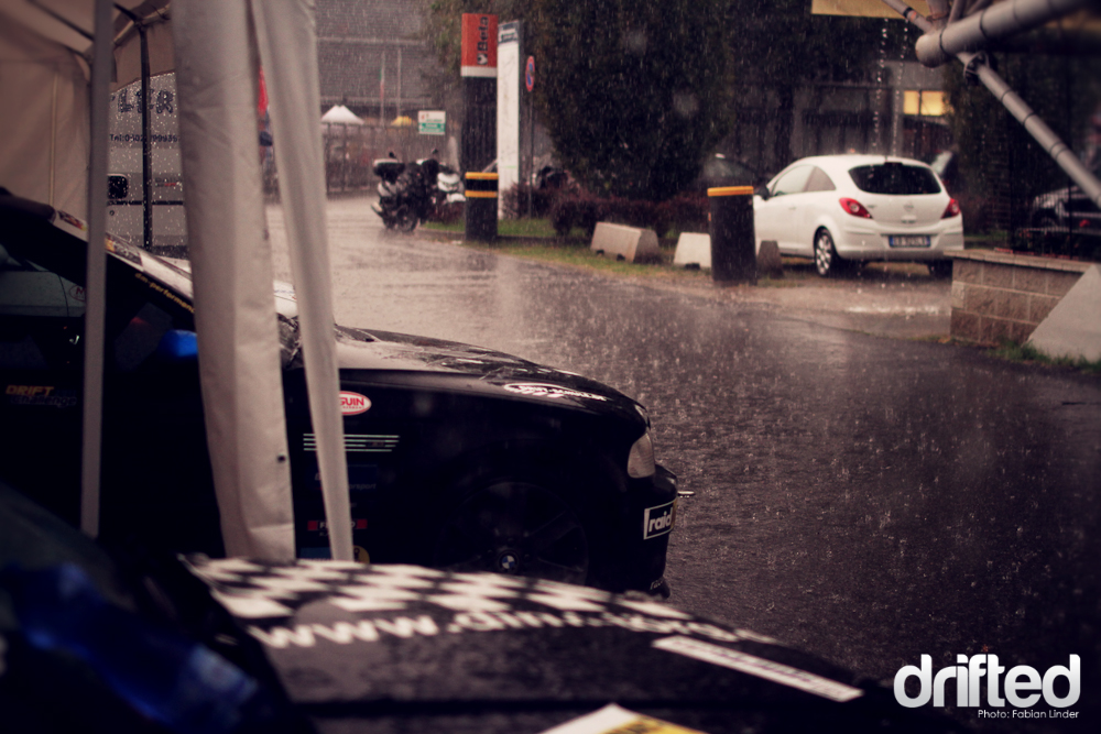 While the drivers where discussing what to do, the cars were washed by the italian summerrain