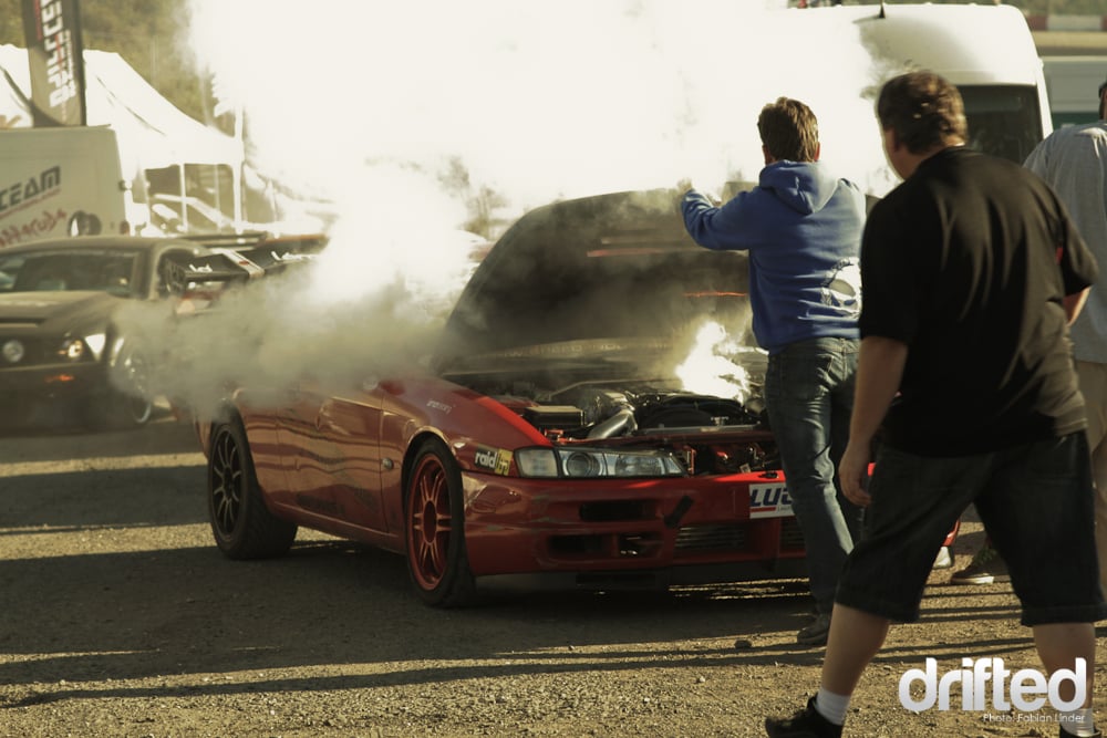 And another unlucky driver: Andrew from team Speed indutstries lost a oil tube while exiting the track, luckily there were enough fire extinguishers around.