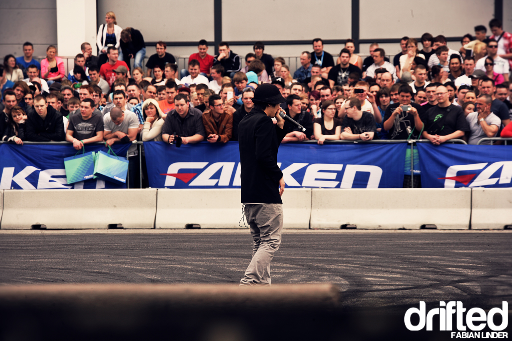Before the Falken drift show, Robeat, a german beatboxer performed and warmed up the crowd