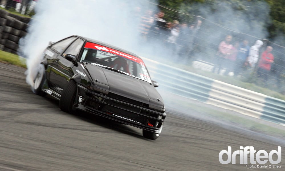 toyota ae86 trueno sideways