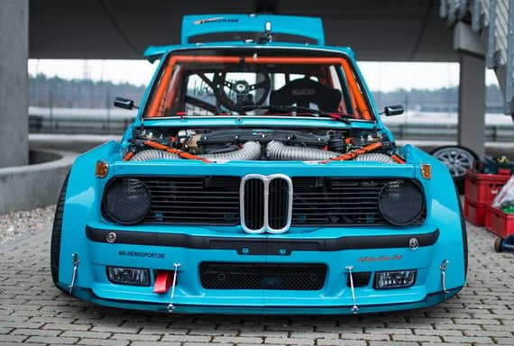 Philipp’s Insane BMW 2002 V8