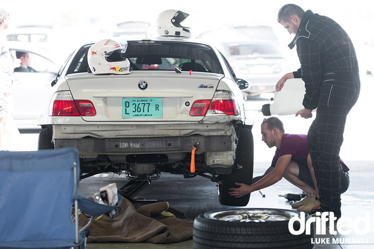 street-driven-tours-2017-st-louis-bmw-e46-m3-wheel-change