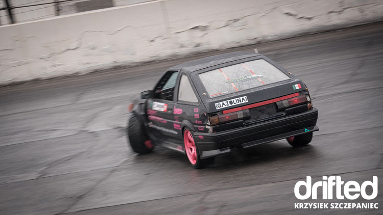 toyota ae86 drifting