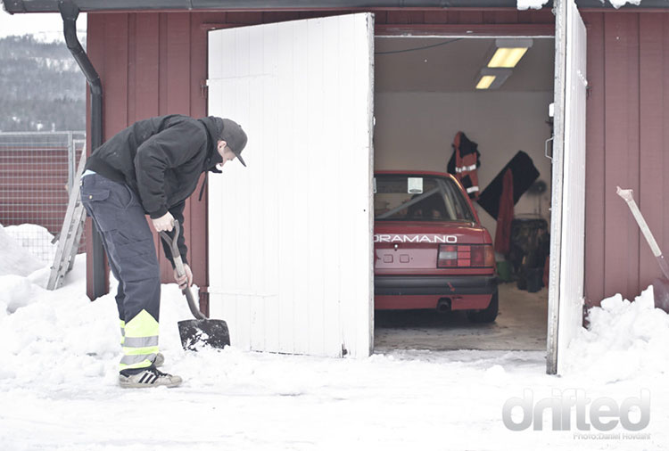 dig car out of snow