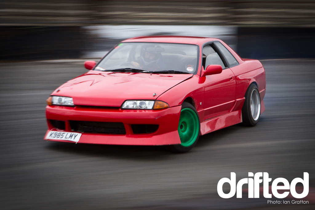 red 32 skyline