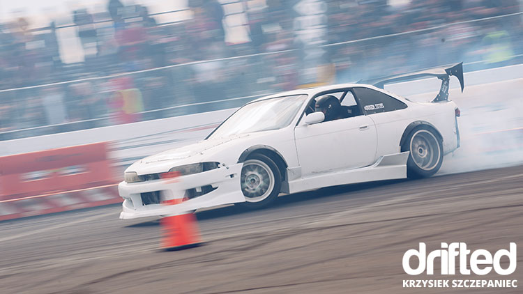 white 240sx s14 drift car