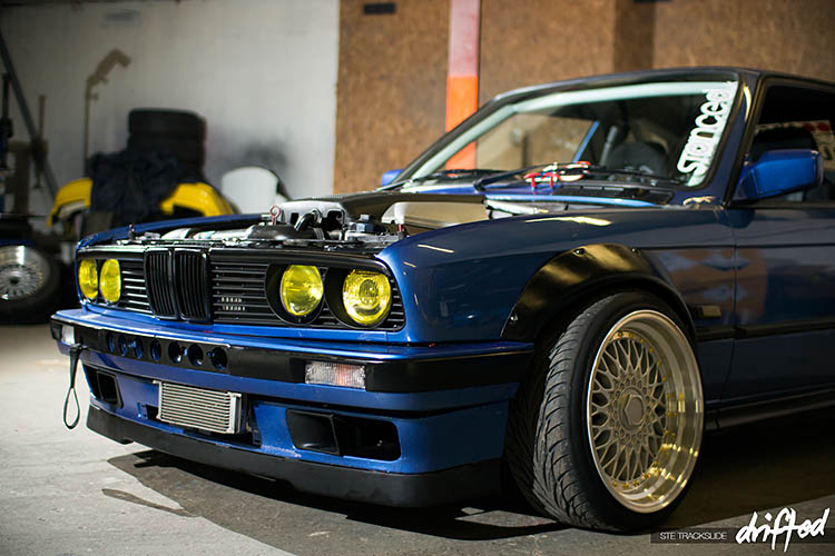 blue bmw e30