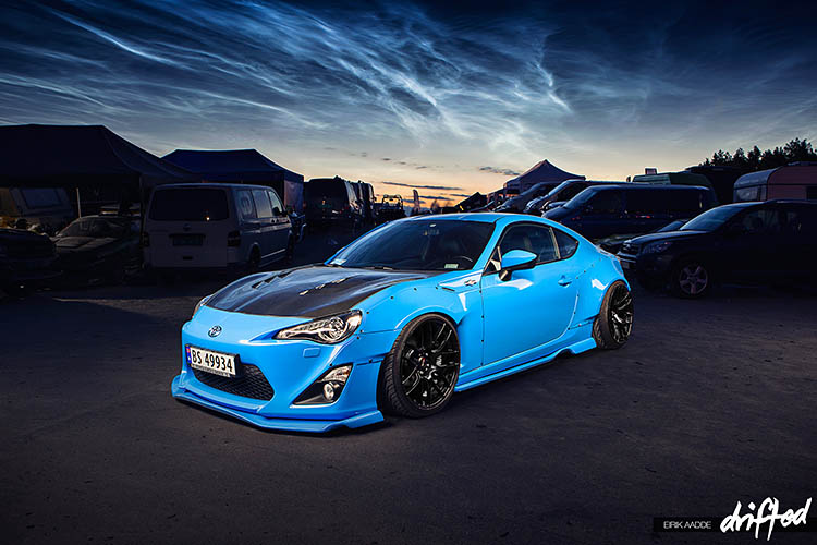 toyota gt86 blue light painting