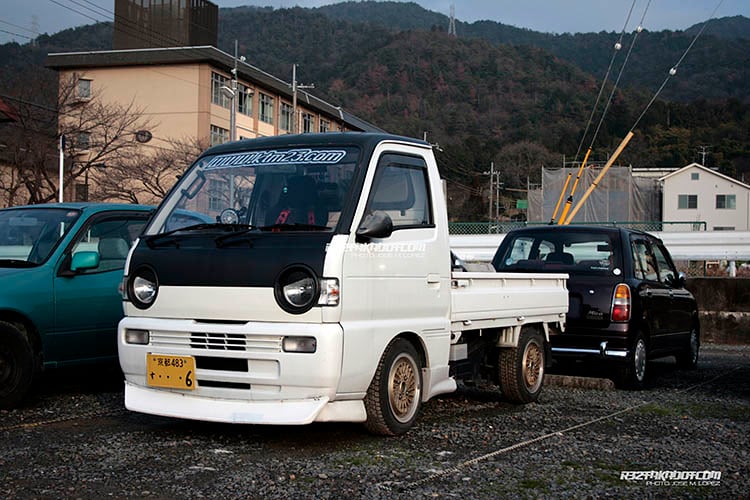 white modified kei truck