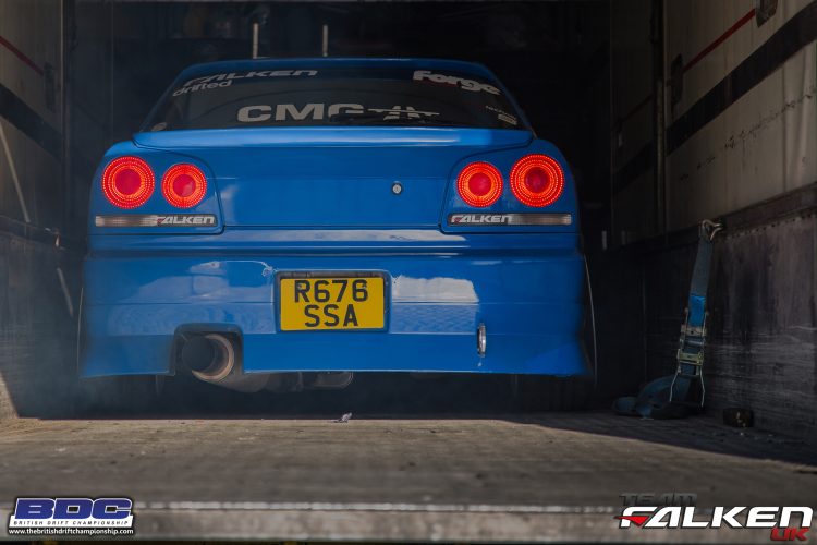 nissan skyline r34 in car trailer