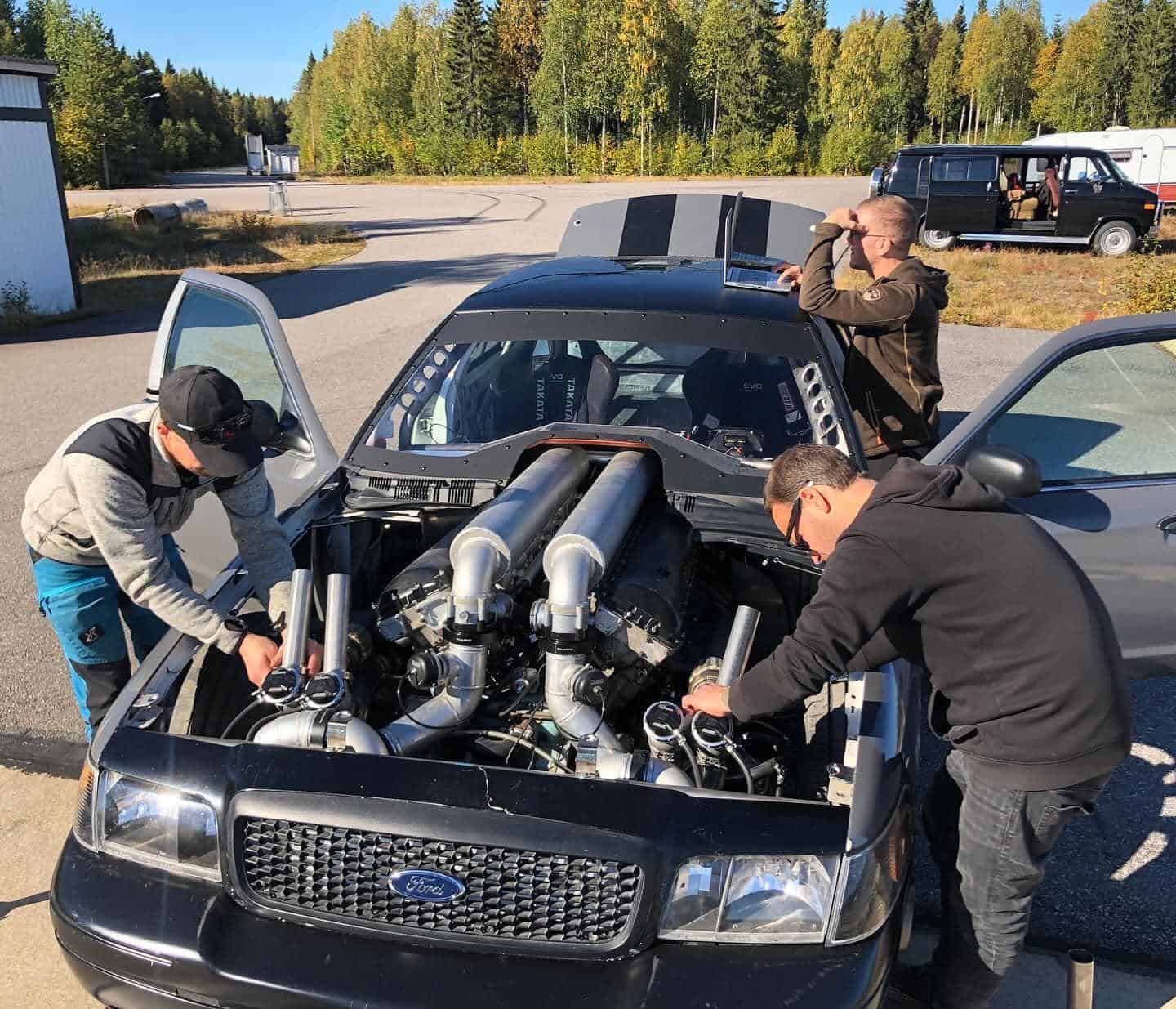 This 27-liter Twin-Turbo Crown Vic Is The Definition Of Madness - Image This 27-liter Twin-Turbo Crown Vic Is The Definition Of Madness - Image 9