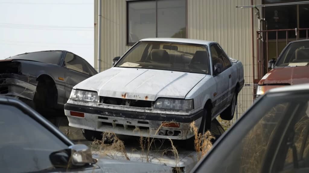 This Crazy Skyline Graveyard Has More R31s Than You Knew Existed - Image 17