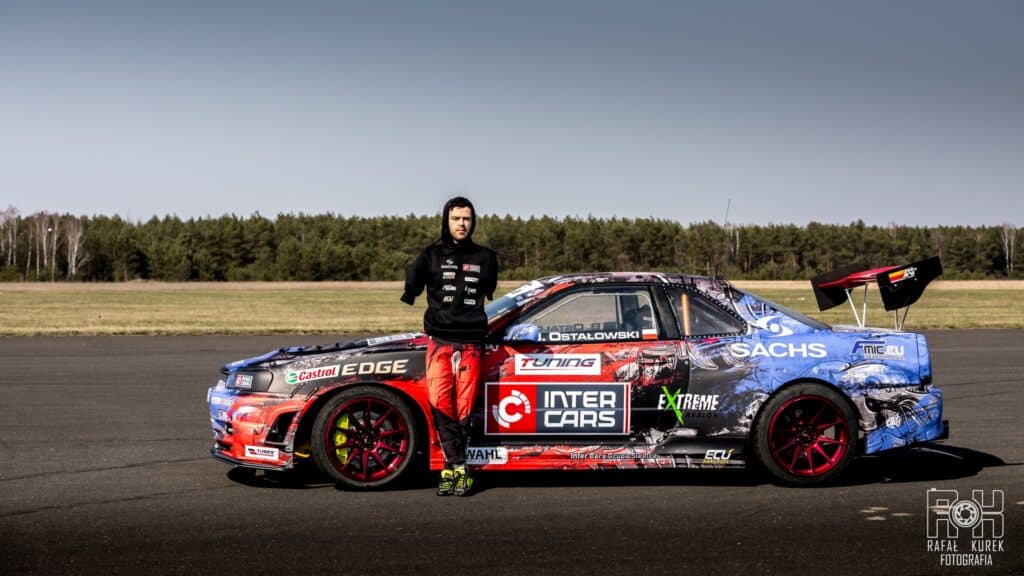 Pro Drifter To Compete In The Drift Masters Stadium Final Using His Feet - Image Pro Drifter To Compete In The Drift Masters Stadium Final Using His Feet - Image 10